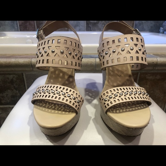 Charles David bone wedges - Picture 3 of 5